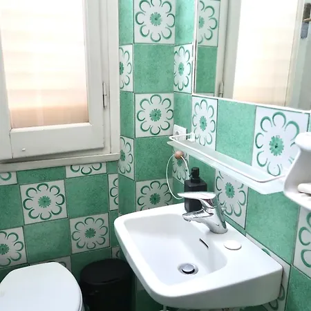 Casa de hóspedes Cozy Esthers S With Balcony *