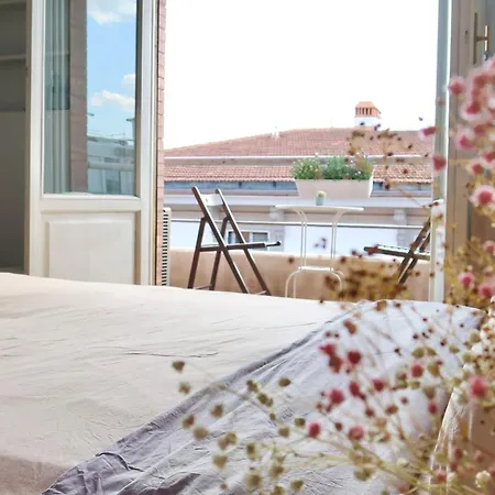 Cozy Esthers S With Balcony Firenze